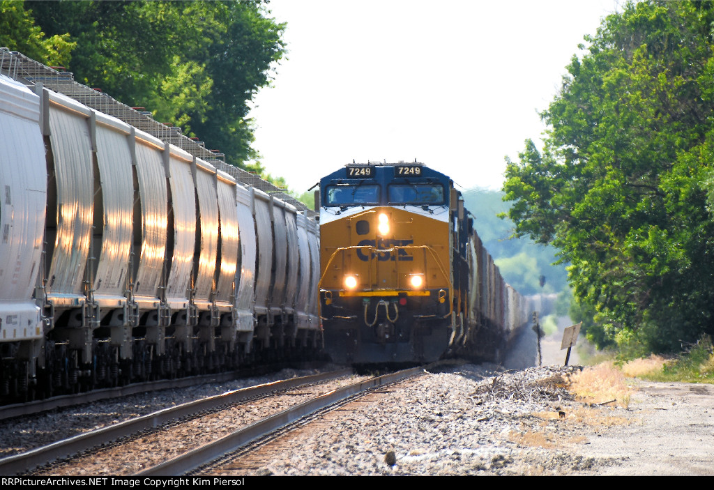 CSX 7249 - Meet, On Main